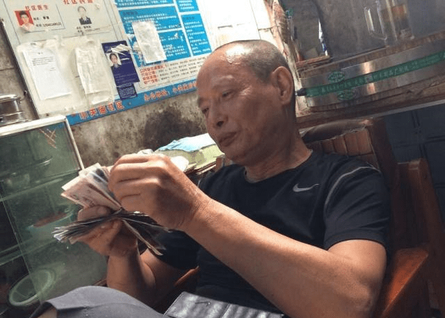 免费观看，大爷卖面条的短剧之旅，免费观看，大爷的卖面条短剧之旅