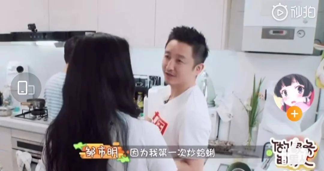 拳王邹市明为冉莹颖庆生,晒娇妻美照,却管她叫兄弟