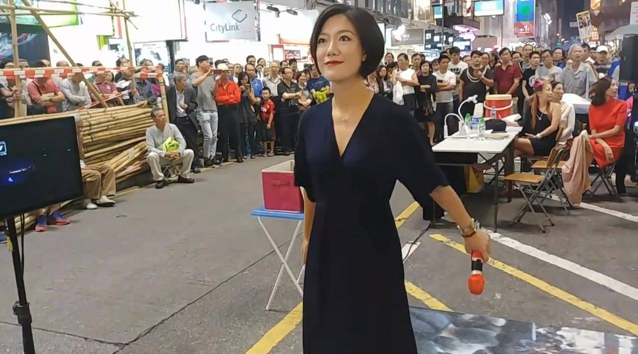 原创香港女歌手,《星光大道》总冠军街头卖唱,为梦想,一点都不丢人