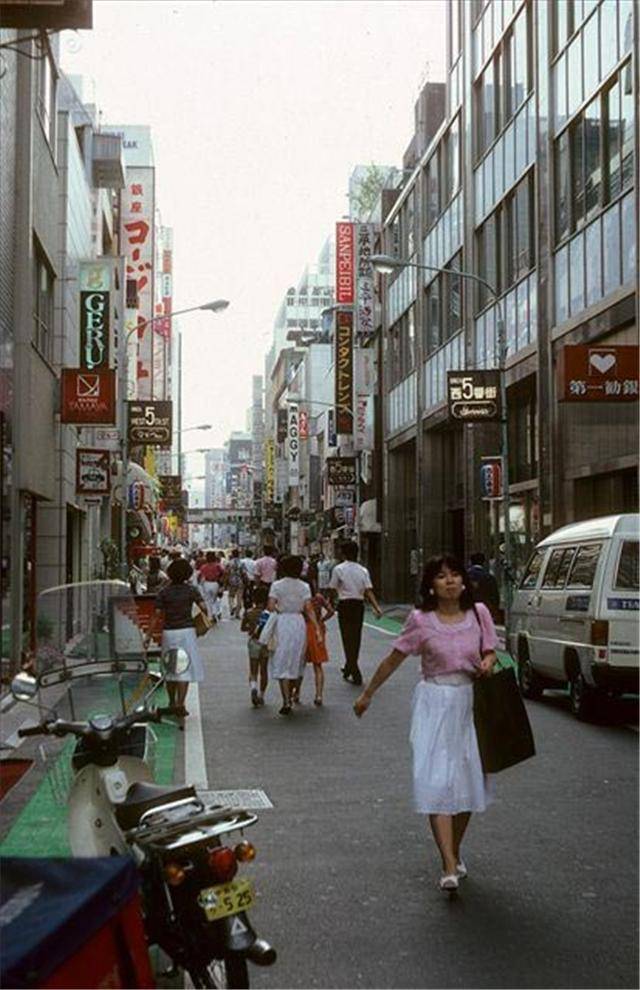 80年代各国经济总量_80年代