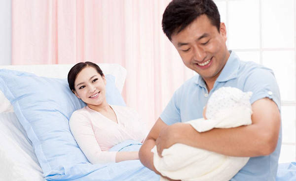 宝宝|不少家长仍在犯，看看有你没几种错误姿势易把新生儿抱成“歪脖子”