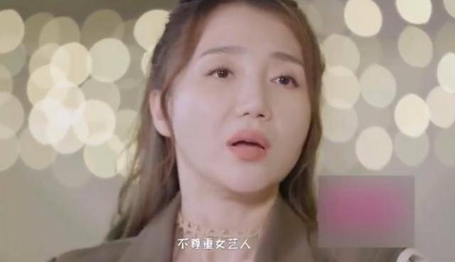 40岁阿朵曾遭人偷拍裙底，愤怒发言称：再有下次