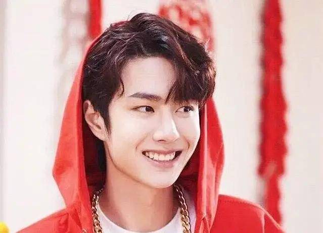 最近又有网友在网络上曝出了王一博小时候的照片 ,被各大网友纷纷点赞