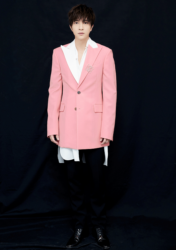 薛之谦|谁还敢说薛之谦是帅哥？看他素颜后的脸，连黄渤都比不上