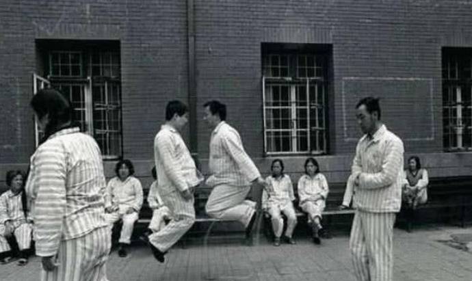 精神病院里面是咋样的 22c8427f69284a9aa175b9c7d672bbb0.jpeg