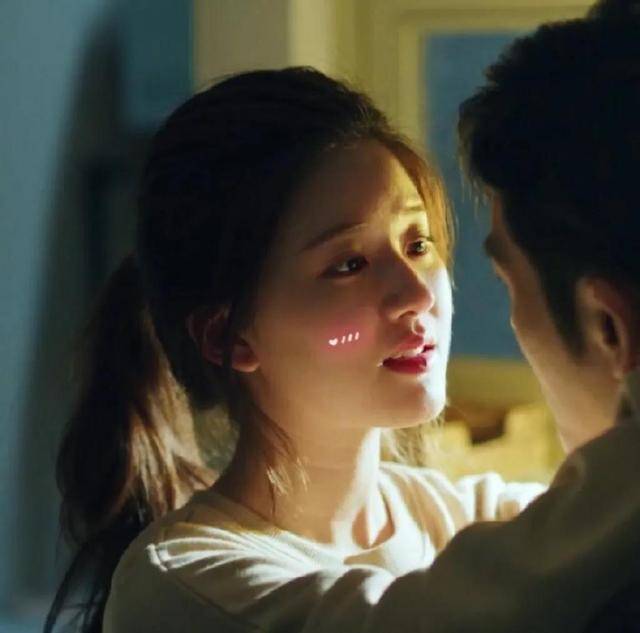 颈部|98年的赵露思都有颈纹了？你还不赶快做颈纹护理吗？！