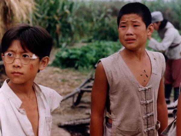 当初的《小兵张嘎》家喻户晓,与他同框的,都是童星出生,现如今人家慢