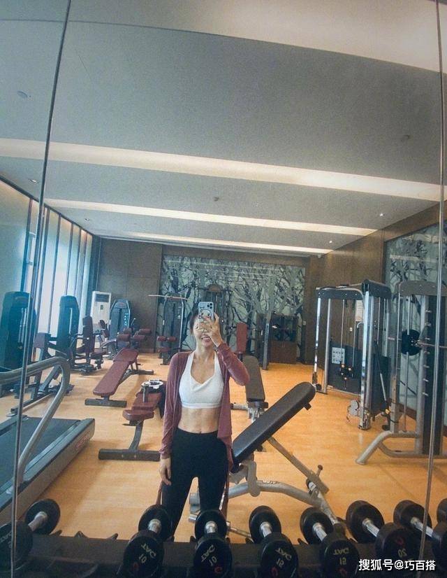 新剧|张嘉倪最近可真火,新剧热映话题不断,线下活动身材又成亮点