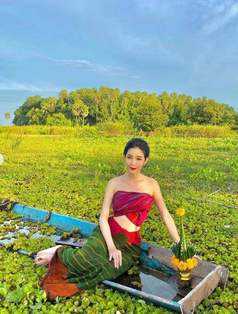 红衣|泰国变性人撞脸泰王宠妃!穿同款红衣配黑短发,怕是泰王也分不清