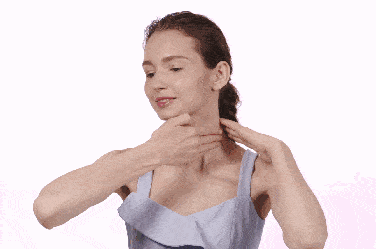 颈部|98年的赵露思都有颈纹了？你还不赶快做颈纹护理吗？！