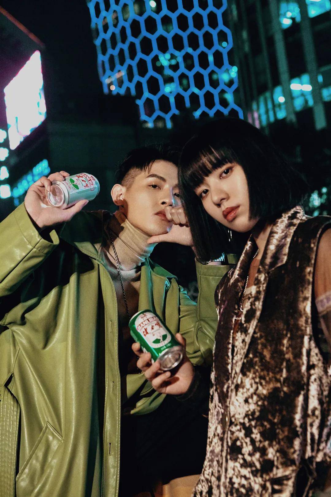 健力宝|佛山的秋日来了,一起解锁国潮秋日大片!别忘了带上你的“潮拍神器”。