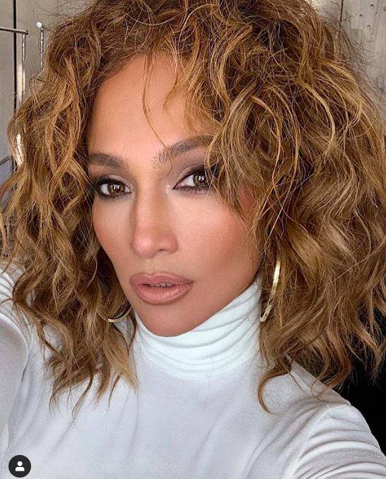 白甜|梅根上万元《财富》杂志论坛出大招，秋季肉桂奶茶新妆秒杀傻白甜主持人