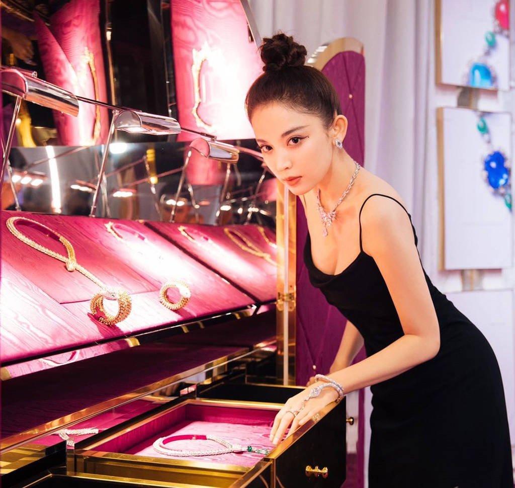 钟楚曦|宁静、娜扎、钟楚曦盛装出席时尚活动，唐艺昕产后首亮相暴露身材