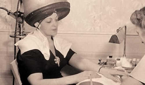 盘点|点亮女人第二双眼睛！动物纹、奶茶色镜面，盘点秋季最“飒”美甲