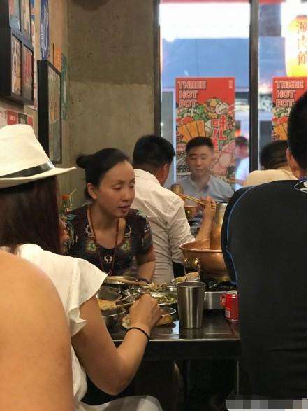 眼睛|陶虹素颜也太憔悴了，光看露出的眼睛，都能知道她老了！