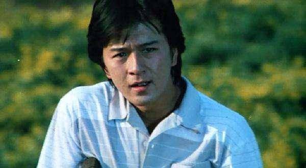 瘾君子贾宏声:伍宇娟为他下跪,周迅因他崩溃,43岁跳楼身亡