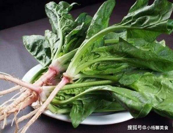 菠菜根煮水不容忽视,原来这么多好处,很多人不清楚,早知早好