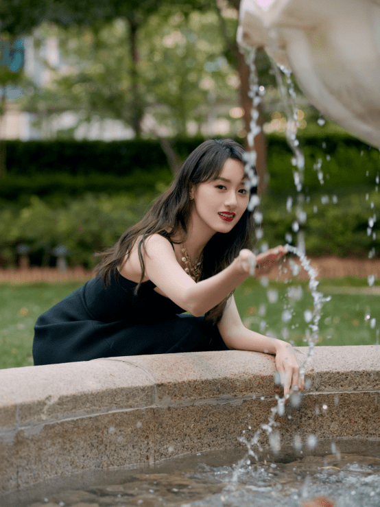 袁冰妍|李冰冰教你穿衣，袁冰妍喂你吃冰激凌…神仙般的日子不过如此！