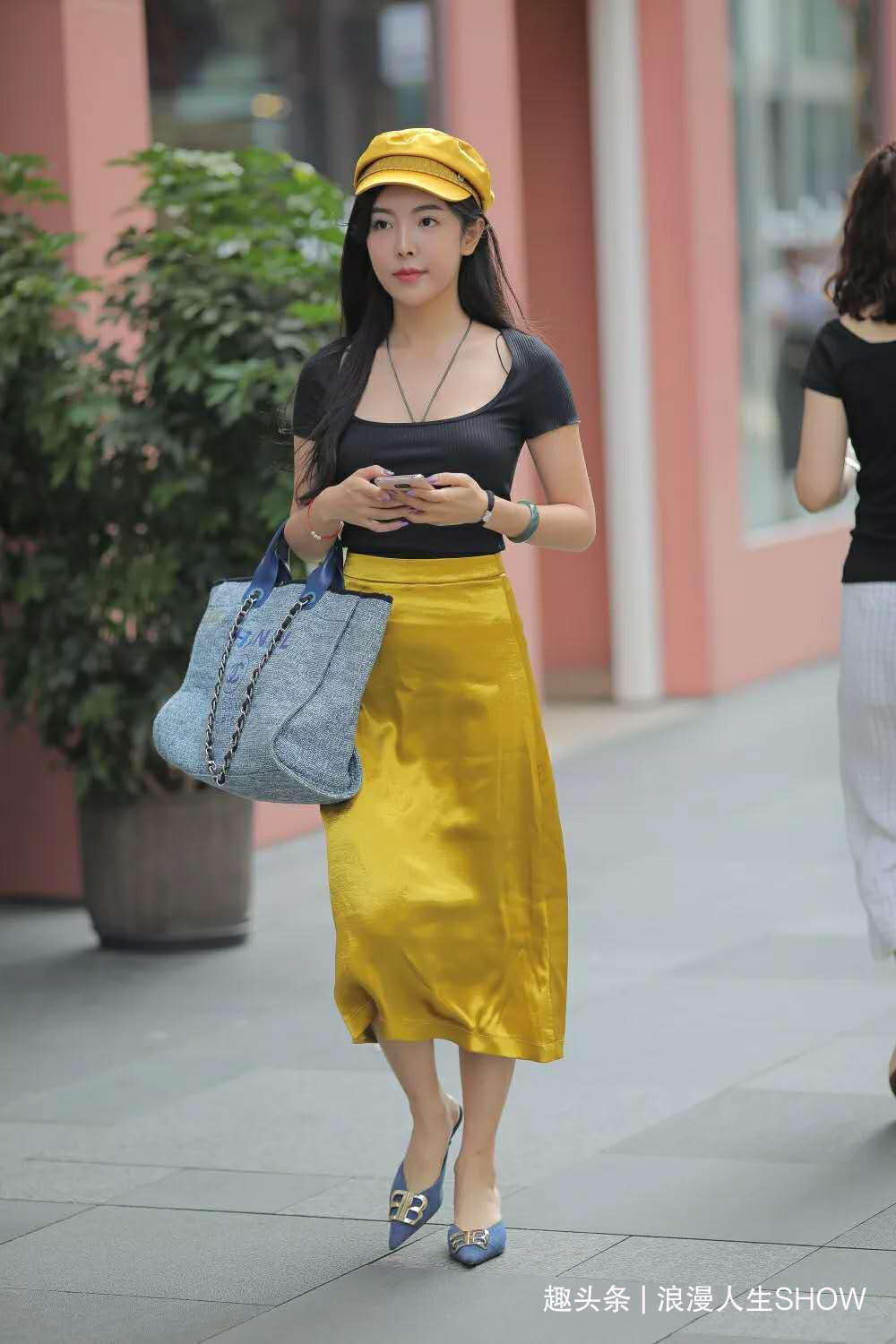 姐姐|气质美女，金色的半身裙，穿出高贵典雅的美