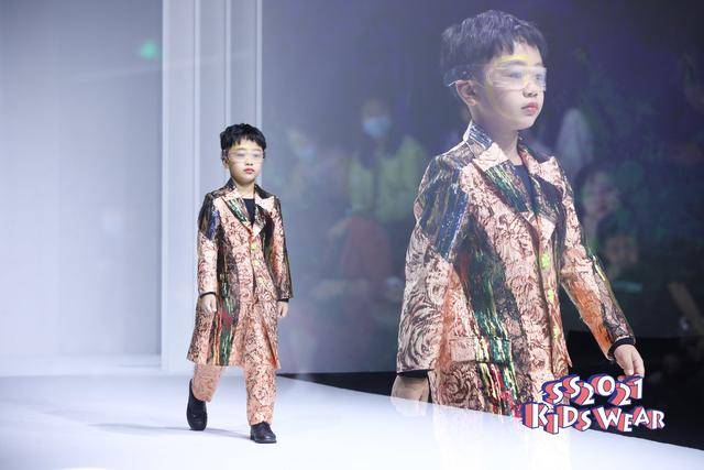 时尚|科技与时尚相融合——FUNNY DREAM高定礼服童装秀