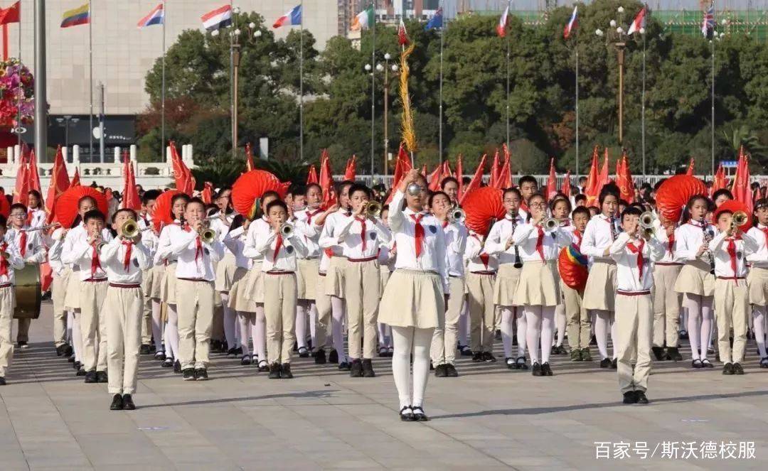 燃爆斯沃德校服亮相南昌国际军乐节