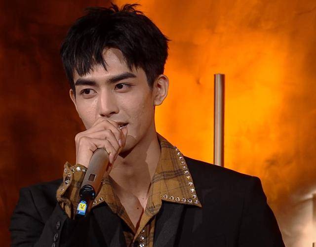 金鹰节|金鹰节开幕魔鬼打灯又来了！宋威龙满脸痘印，张萌脸部肿胀