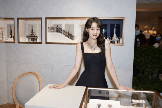 袁冰妍|李冰冰教你穿衣，袁冰妍喂你吃冰激凌…神仙般的日子不过如此！