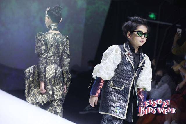 时尚|科技与时尚相融合——FUNNY DREAM高定礼服童装秀