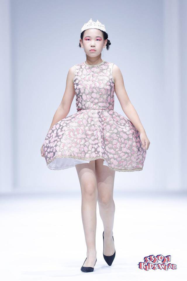 时尚|科技与时尚相融合——FUNNY DREAM高定礼服童装秀