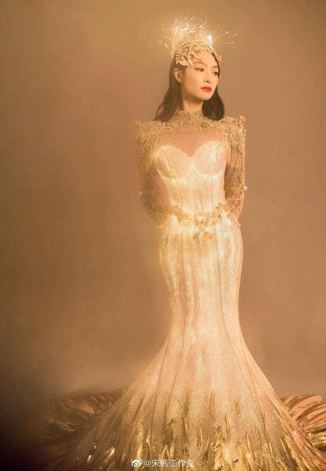 宋茜女神造型被群嘲，本人晒出泳装照大秀好身