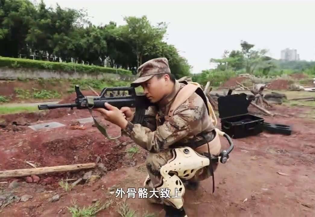 越来越科幻:我军装备单兵外骨骼,重火力步兵时代即将到来