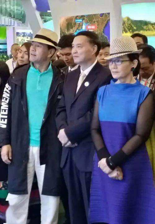 特征|潘虹有很明显的老年人特征,从不穿年轻的衣服,65岁一样漂亮!