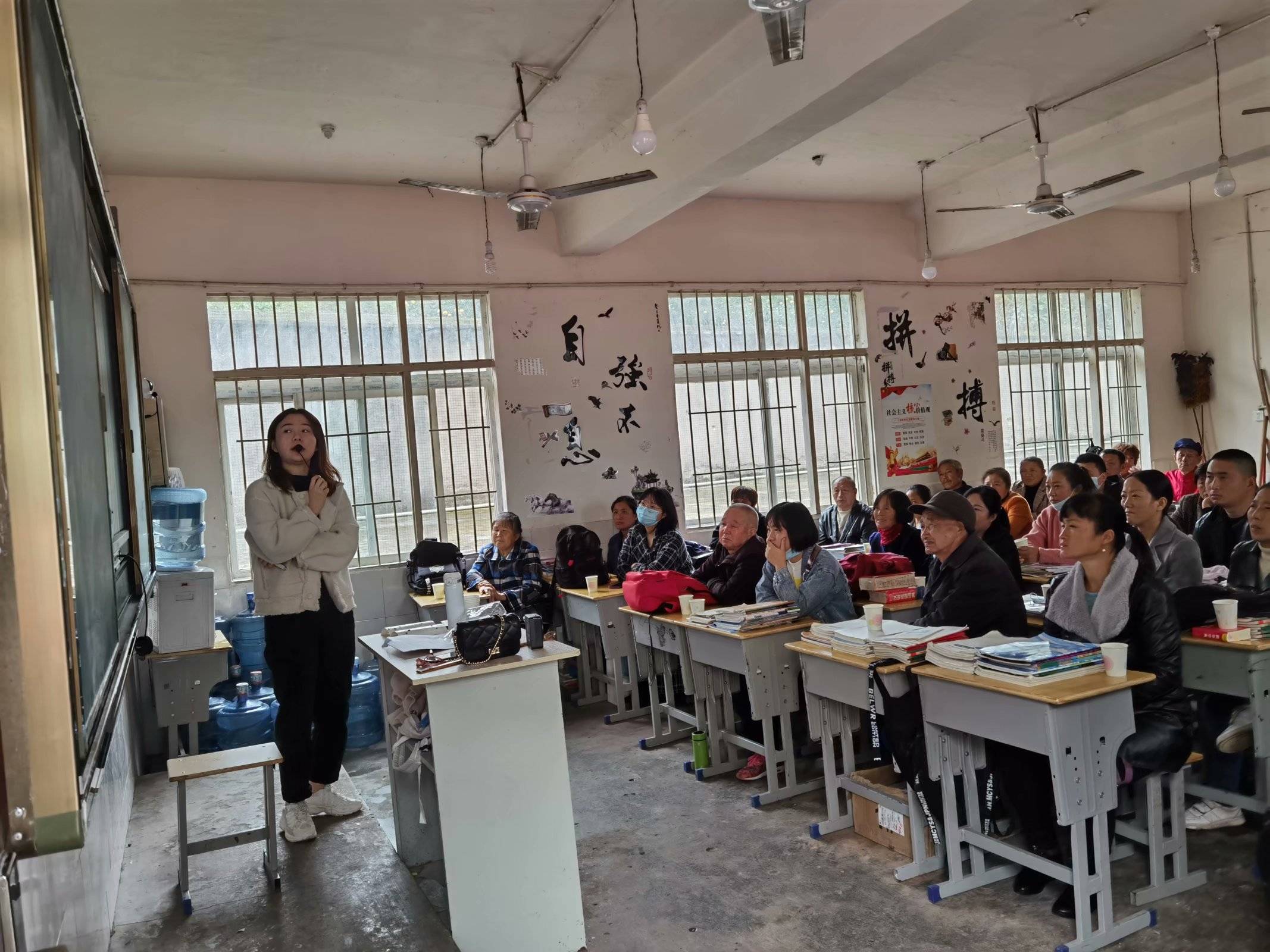 消息资讯|资阳市雁江区丰裕高级中学召开初二年级家长会