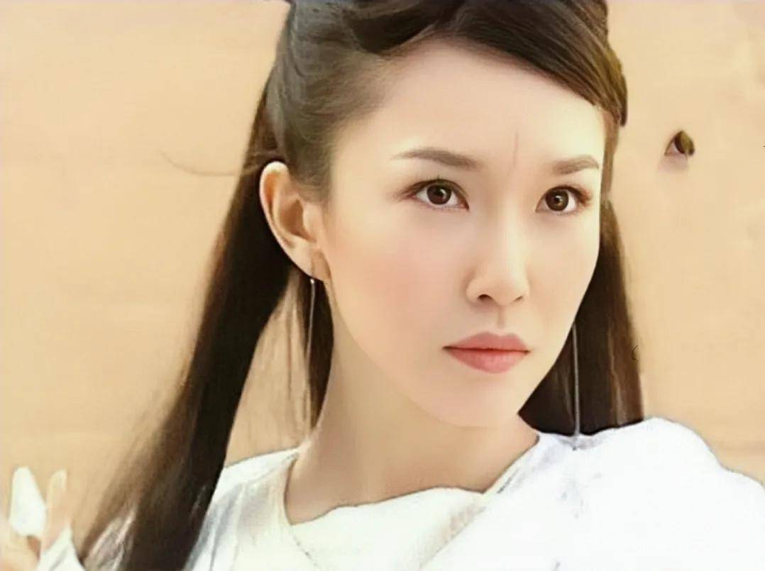 嫦娥|同样演仙女,神颜热巴被全网吐槽,她却成为美到上天的白月光?