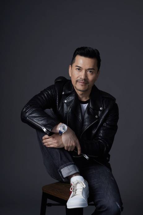 吕良伟|吕良伟精湛画功加持！万希泉限量版吉利彩鸡陀飞轮腕表问世