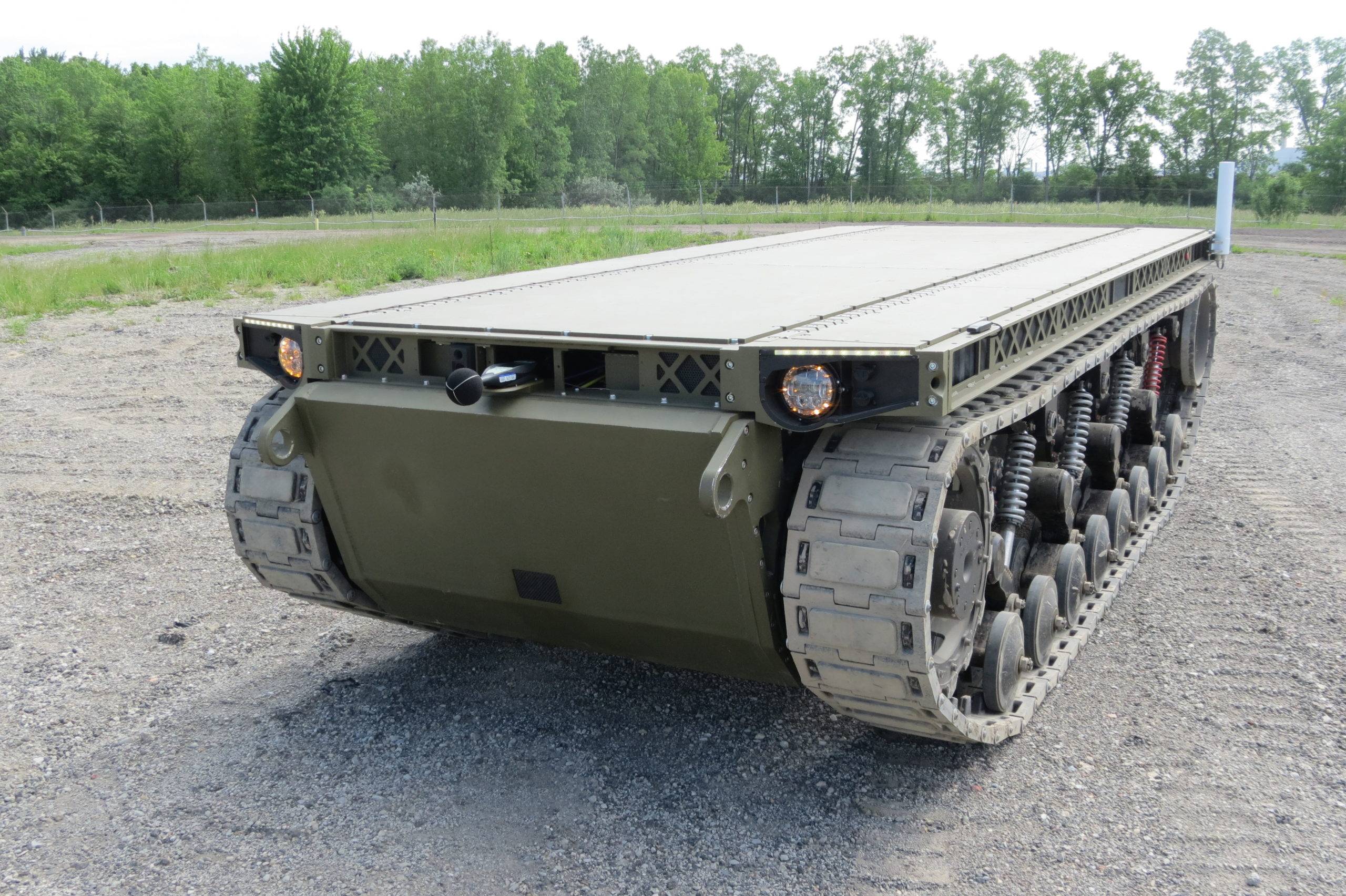 trx履带式机器人有效载荷能力超过10吨,未来战场使用空间大!