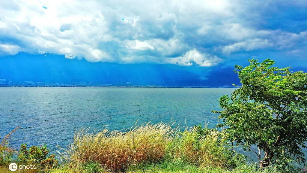 秋天的云南大理洱海,风景美如画