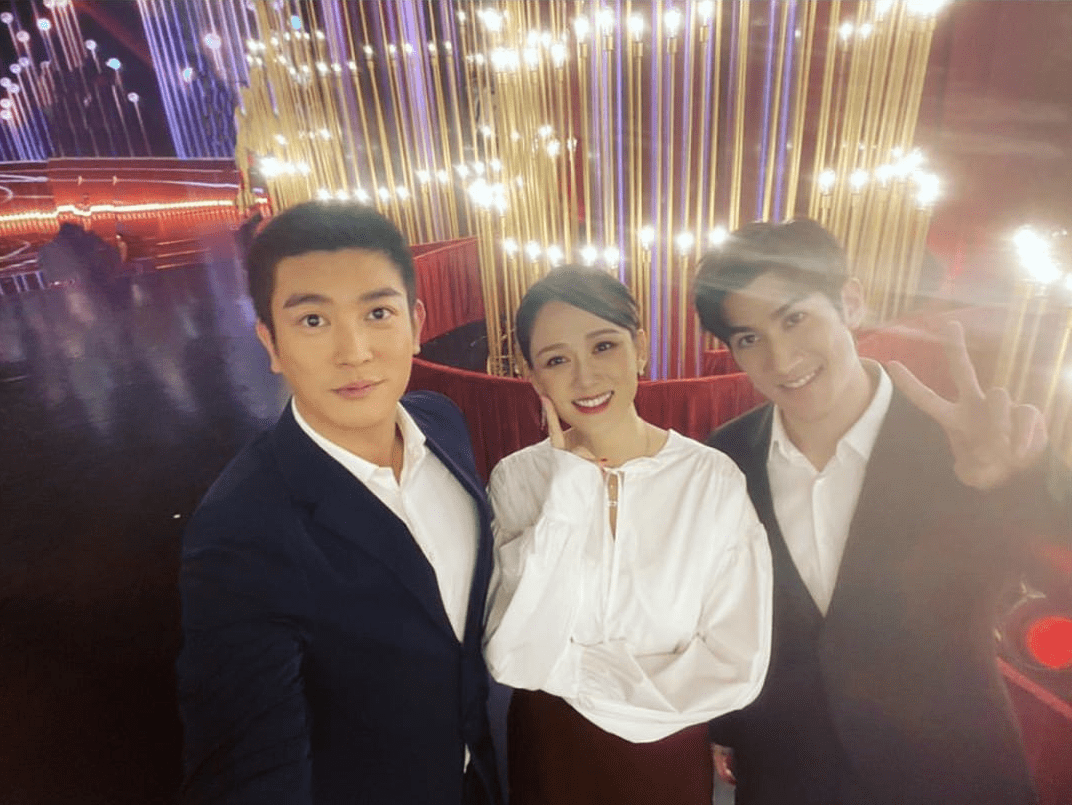 皱纹|陈乔恩才41岁老太快了，眼角皱纹明显，跟同龄人比像慈祥老太太！