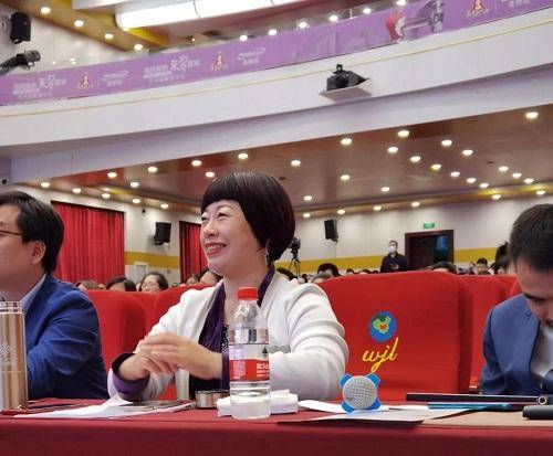 幸福集团董事长_国岳集团董事长图片