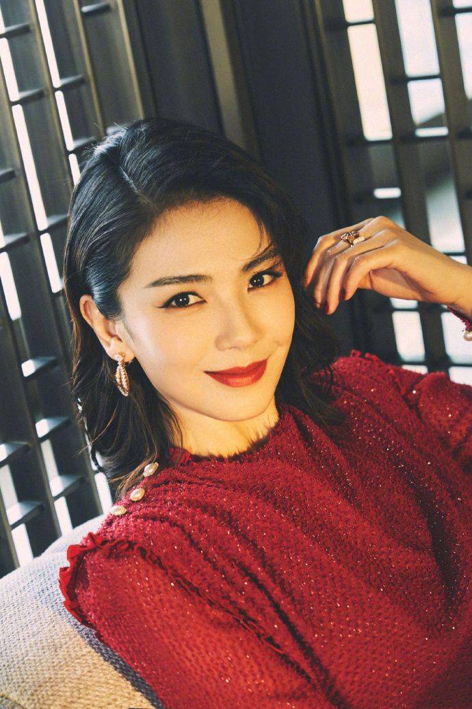 豆沙|让谭松韵惊艳四座的秋日妆容，原来你也能拥有，尤其这3款最时髦