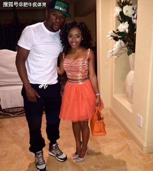 近照|梅威瑟大女儿近照,1米48当模特,多亏了拳王父亲的财力支持