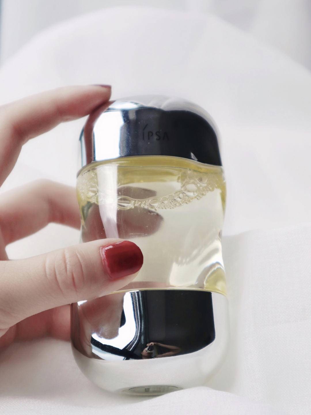 肌肤|护肤油真的很有油吗？抹油真的很快乐，特别是在现在