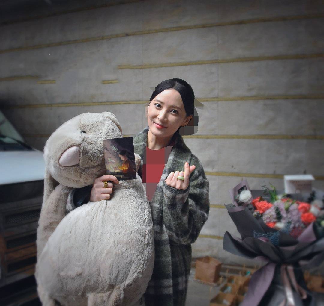 美颜|粉丝团探班蒋勤勤，再怎么美颜皮肤，脸垮衰老是事实啊！