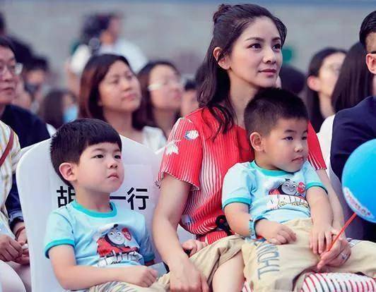 怎么带娃参加婚礼 e886fc54f9bc445fb955c788dd707032.jpeg