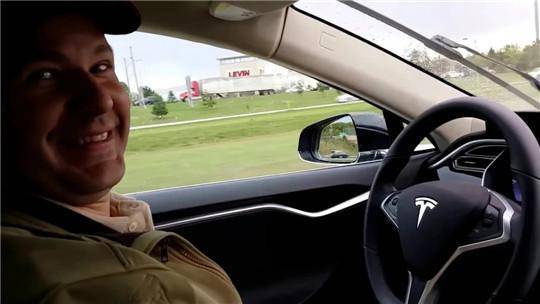 刀总|特斯拉，刀总从背后捅来 | C次元