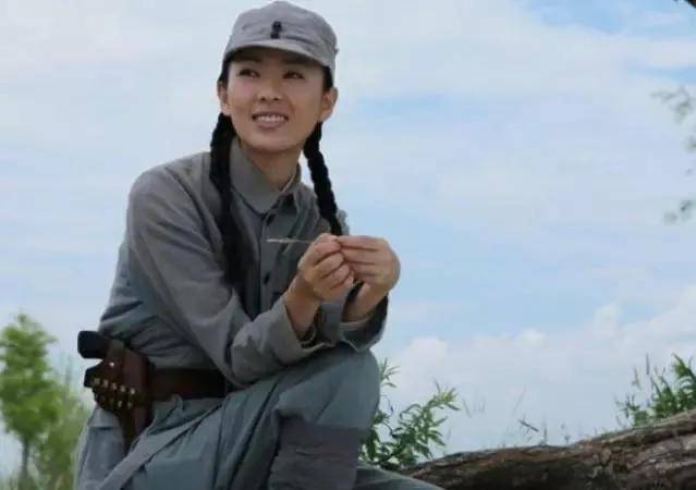 大火|原创18岁陷张国立之子风波,35岁斩获视后:她真活成了“顾佳”?