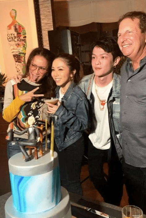 金发|李玟晒合照,染金发也难逃衰老,孙楠整个人大变样!