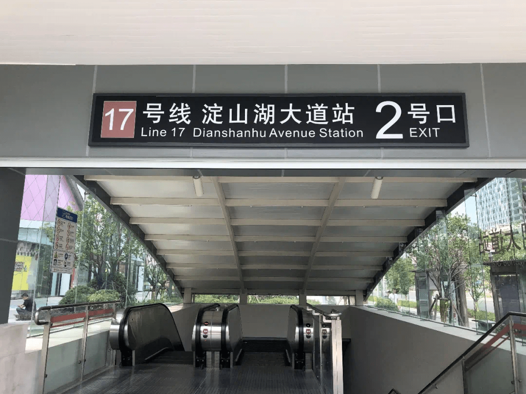 中柏湖滨壹号:距离17号线淀山湖大道站约3公里,可乘坐青浦15路3站