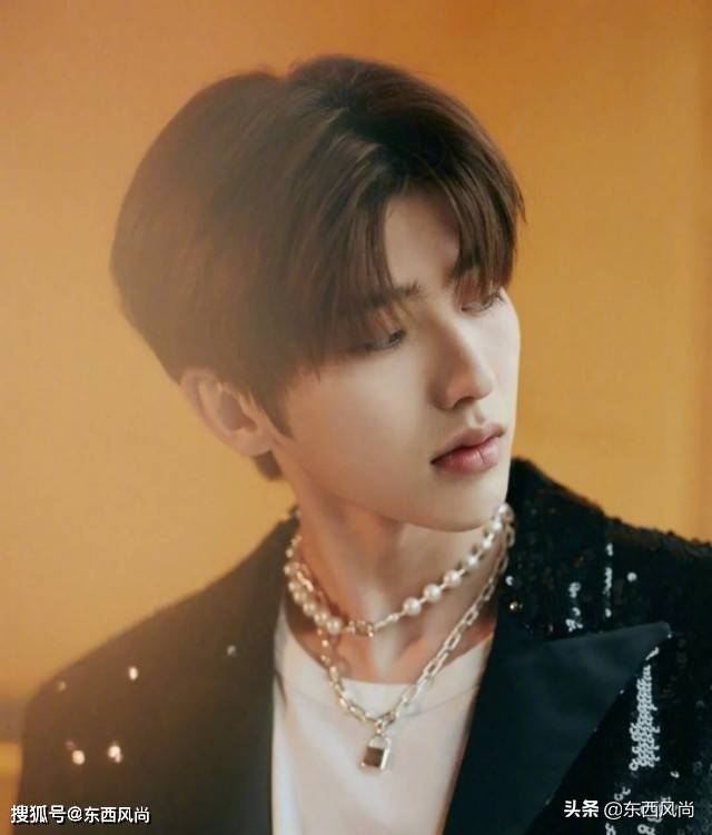 层次感|叠戴项链，既增加了层次感，又显得脖子线条更加修长