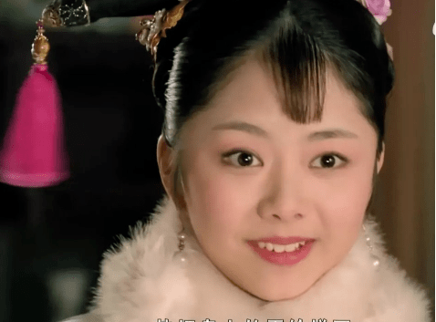 赵丽颖|原创谭松韵30岁还演高中生，娃娃脸成为转型阻碍，赵丽颖值得她借鉴